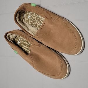 Women's Sanük leather, plush light brown slip-ons. Size:9
